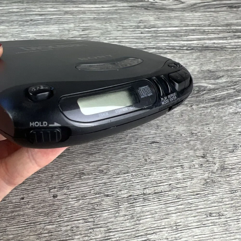 VTG Sony Discman D-141 CD Compact Player 1995 MegaBass Portable Player